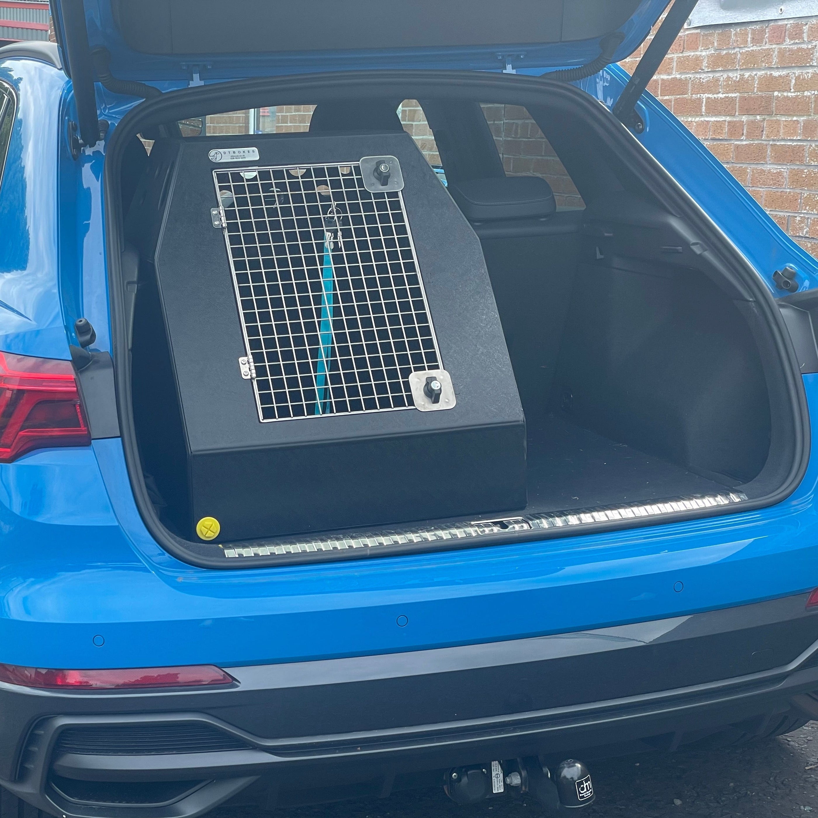 Dog Carrier For Audi Q3 DT 10 — DT BOXES