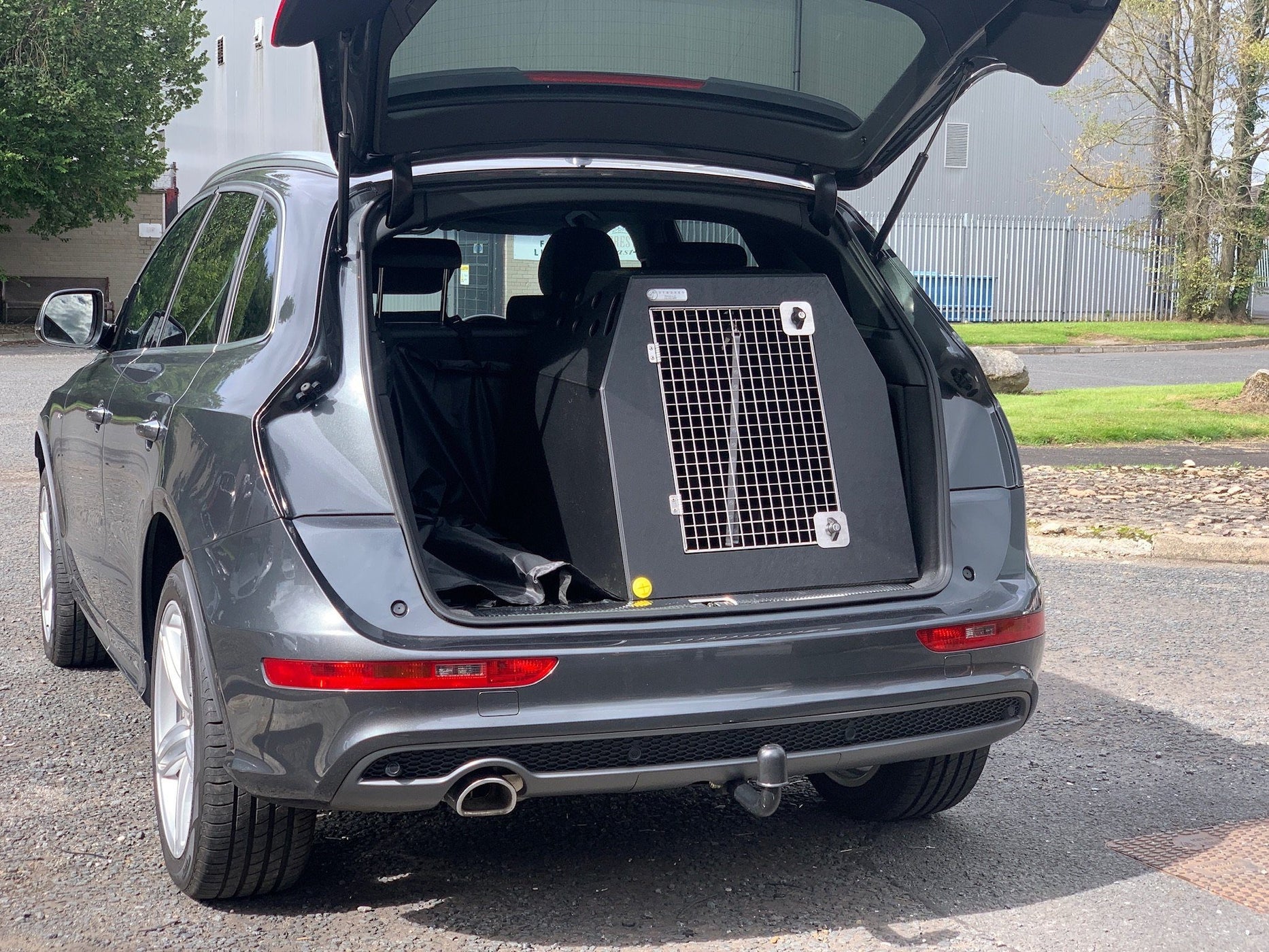 Audi Q5 Dog Car Transport Boxes — DT BOXES