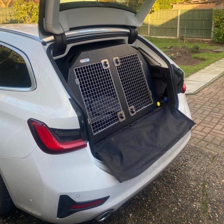 Bmw 5 outlet series dog cage