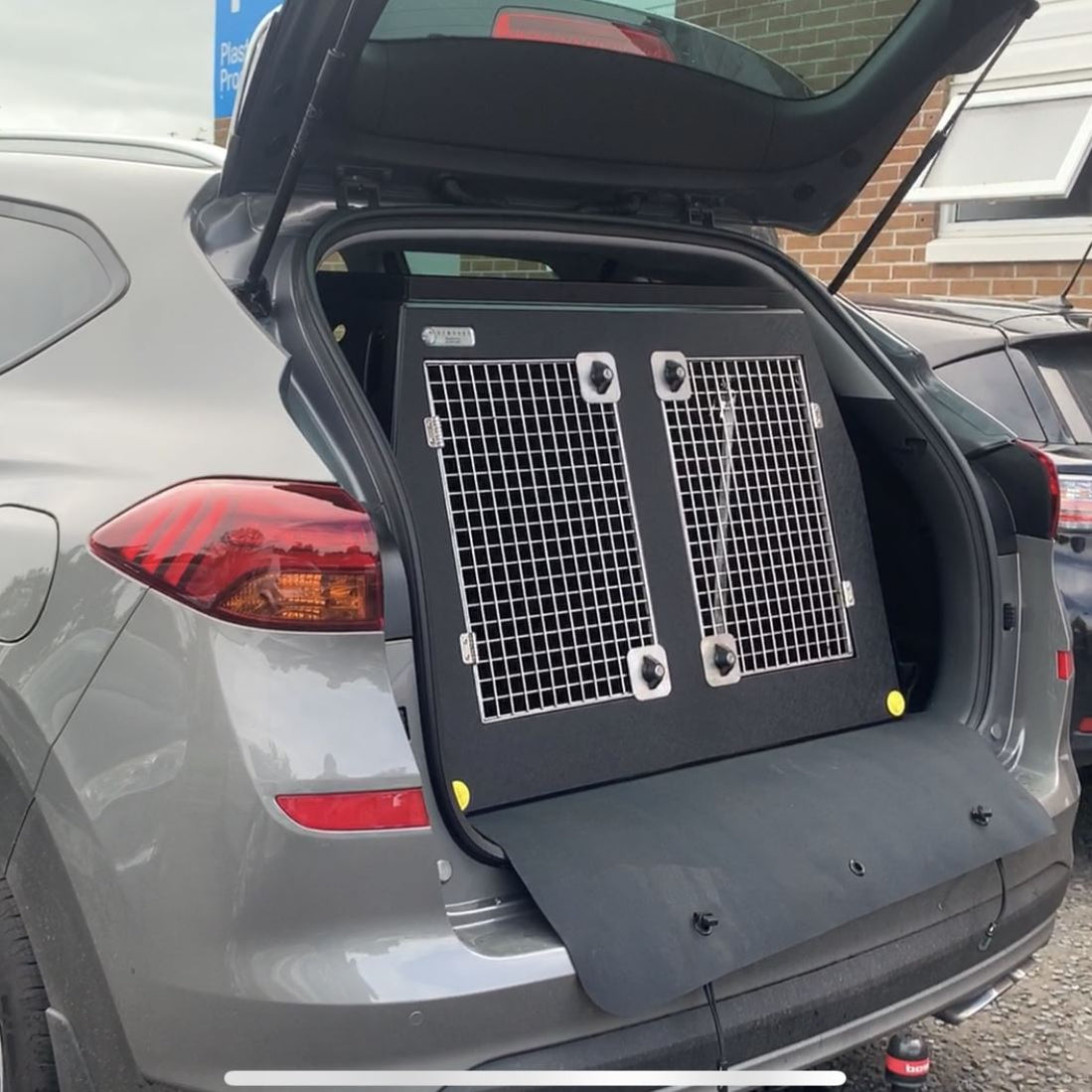Dog Car Crate Hyundai Tucson — DT BOXES