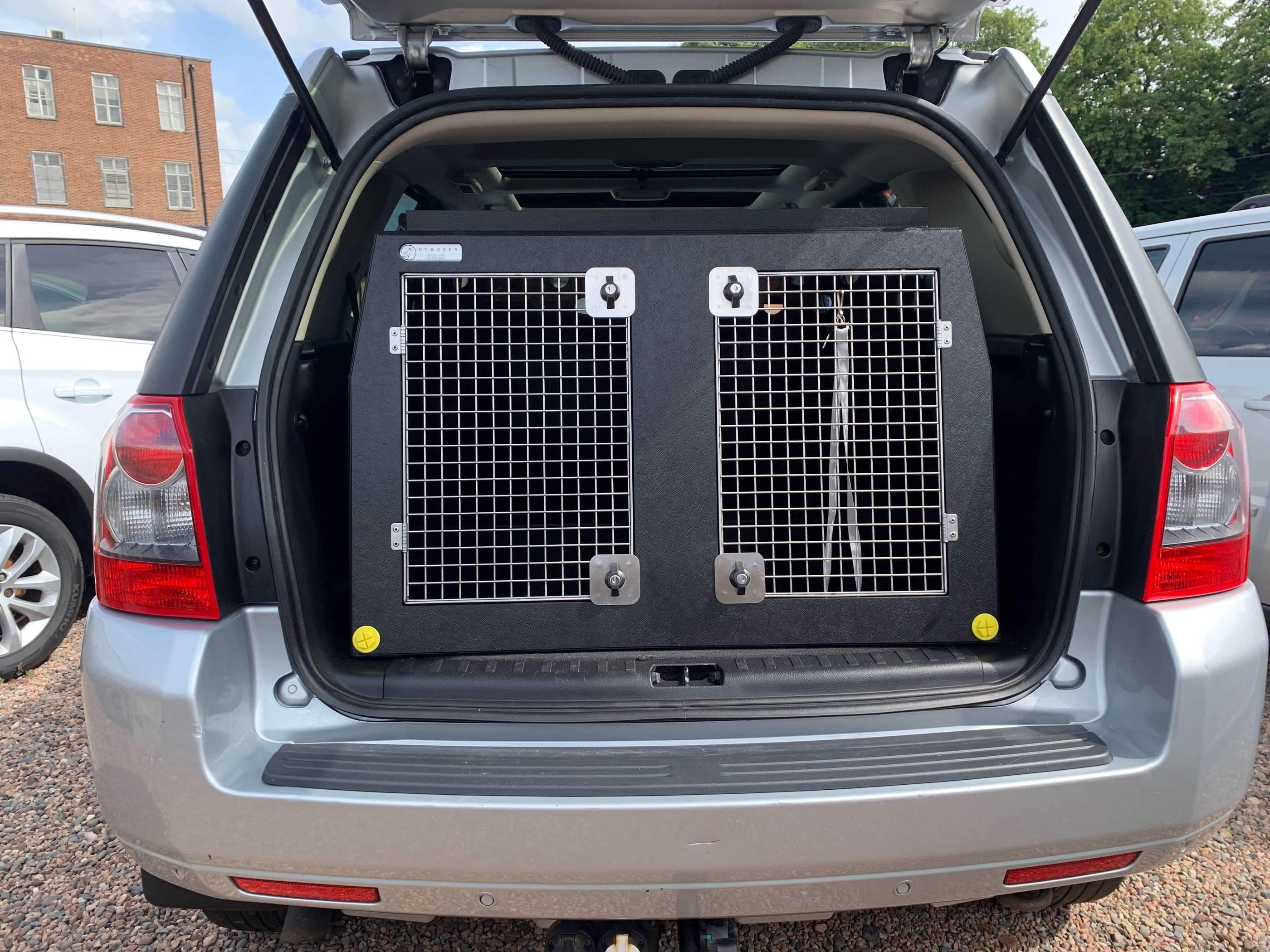 Land Rover Freelander 2 Dog Travel Crate The DT 1 — DT BOXES