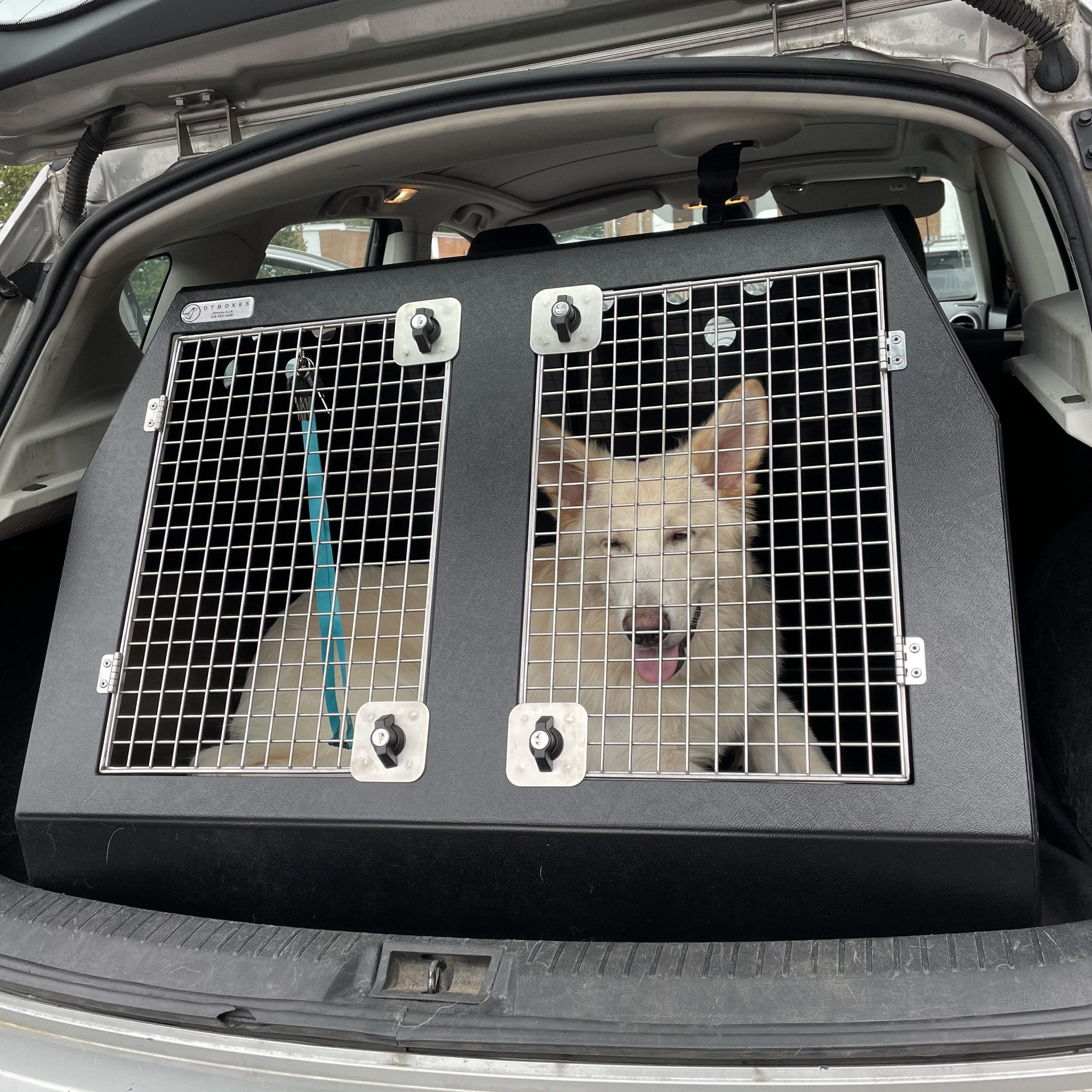 Nissan Qashqai Dog Car Crate - DT 10 — DT BOXES