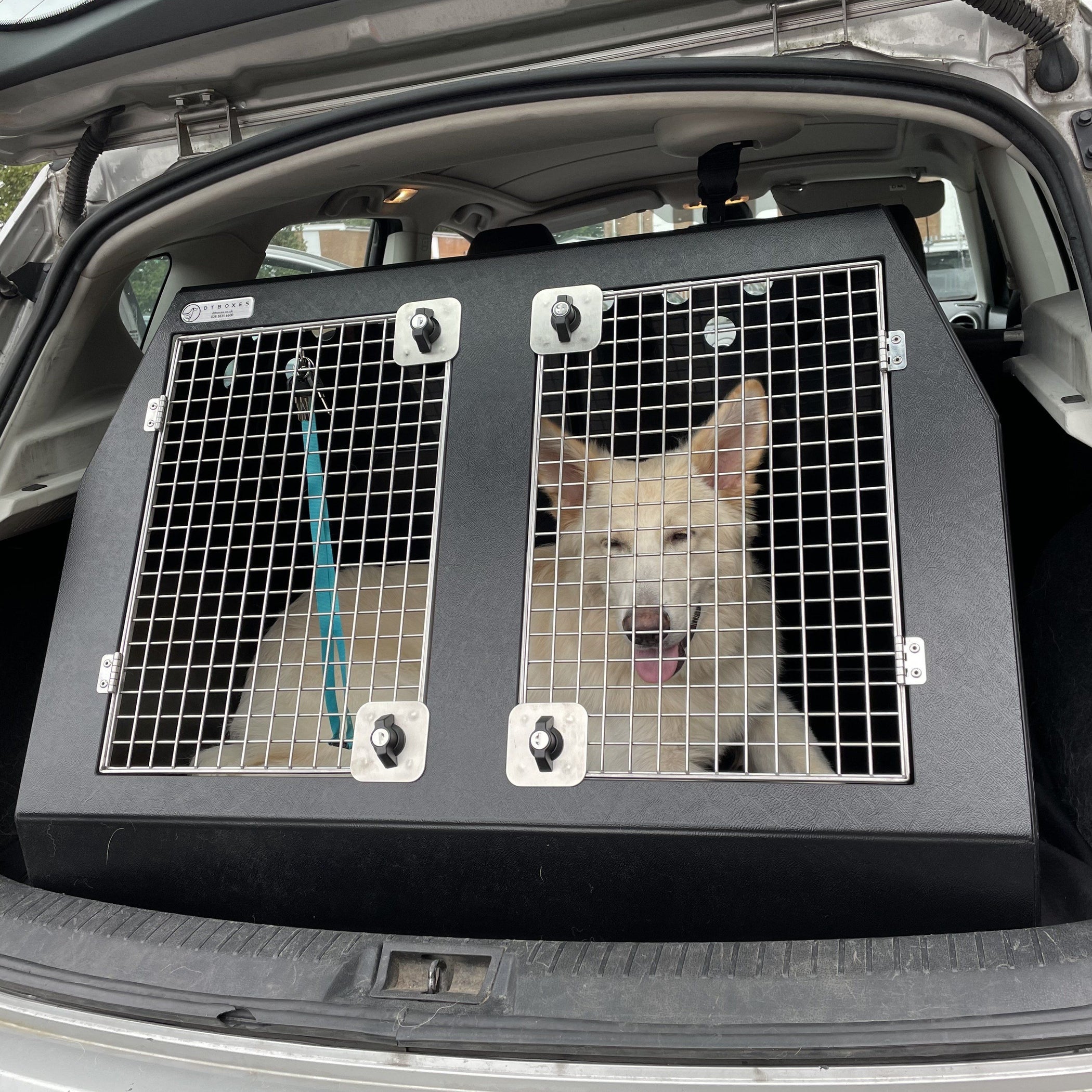 Nissan Qashqai Dog Car Crate DT 10 — DT BOXES