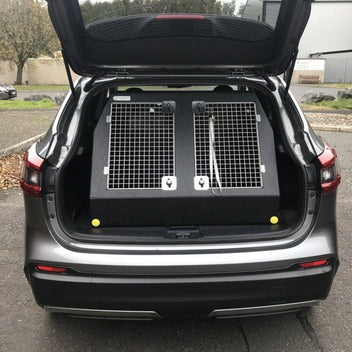 Nissan Qashqai Dog Car Crate - DT 10 — DT BOXES