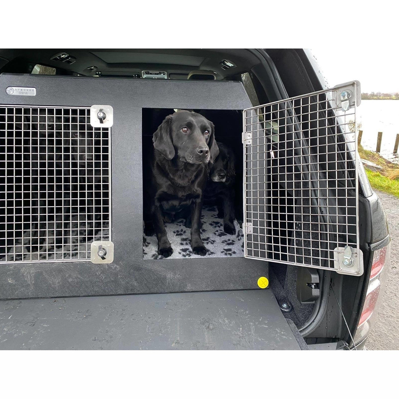 Range Rover Vogue 20122021 Dog Travel Crate The DT 11 — DT BOXES