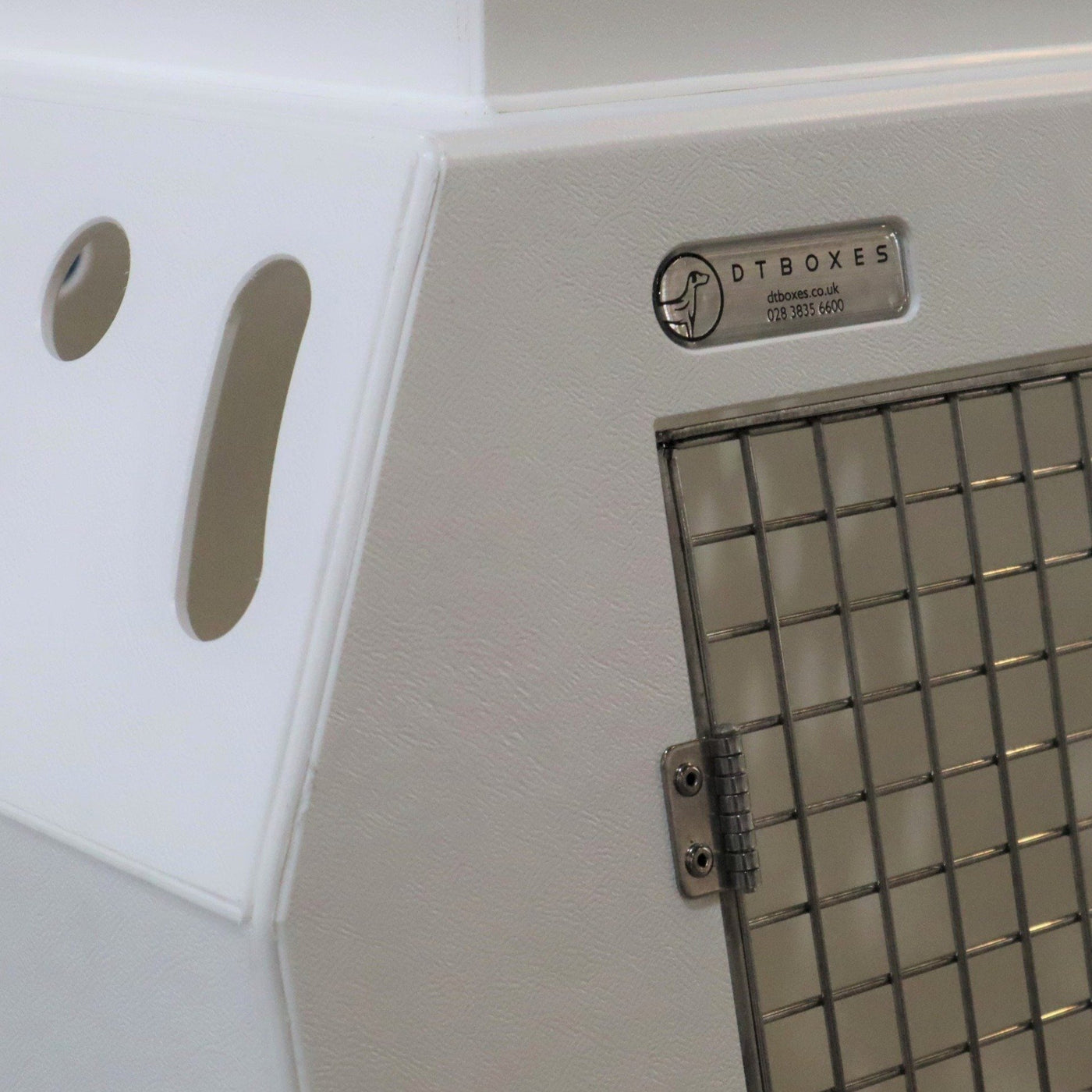 Range Rover Vogue 20122021 Dog Travel Crate The DT 11 — DT BOXES