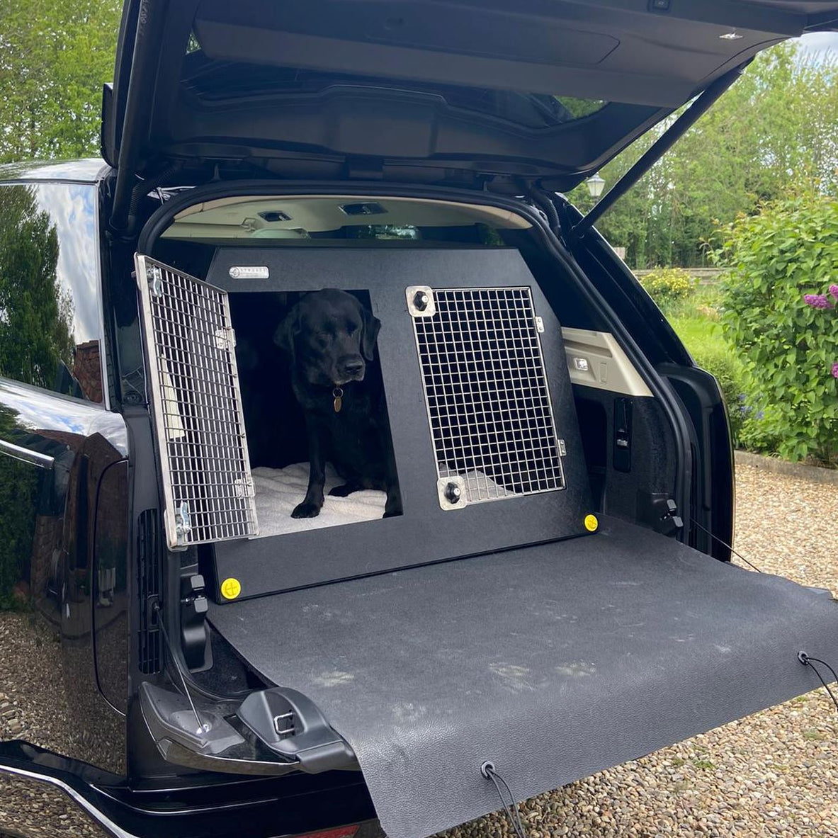 Range Rover Vogue 2022Present Dog Travel Crate The DT 11 — DT BOXES