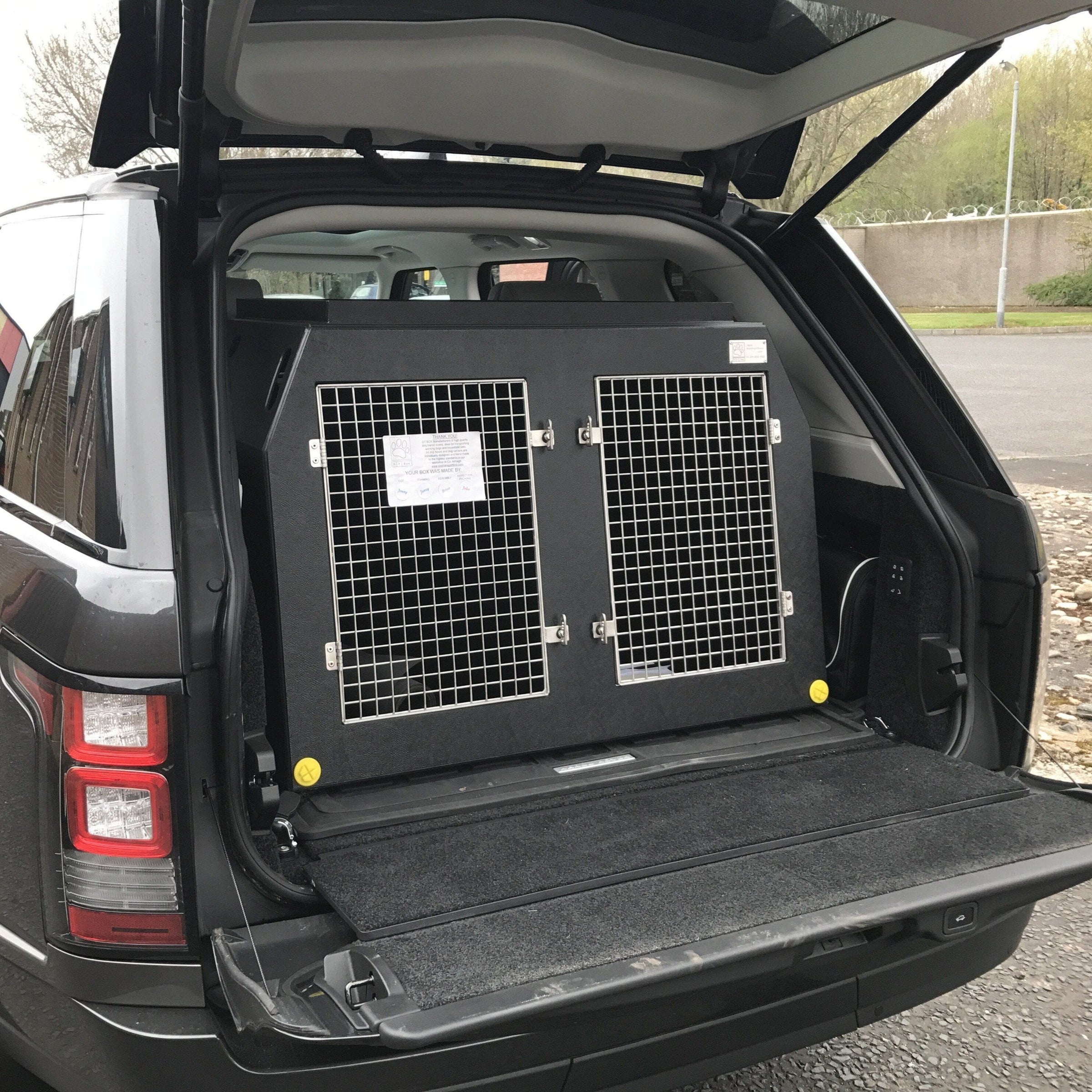Range Rover Vogue | 2022–Present | Dog Travel Crate | The DT 3 — DT BOXES