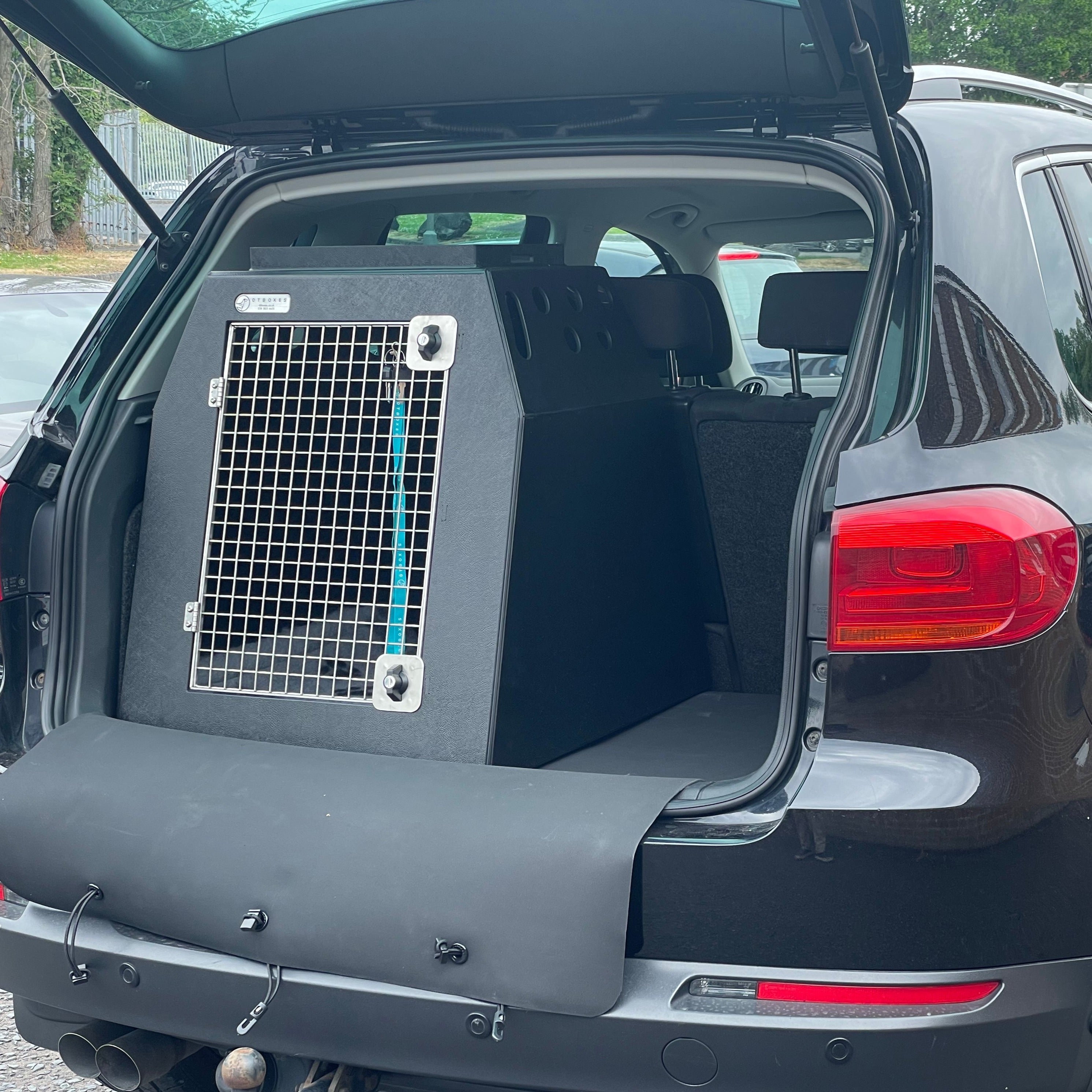 DT 7 Dog Travel Crate For Seat Ateca — DT BOXES