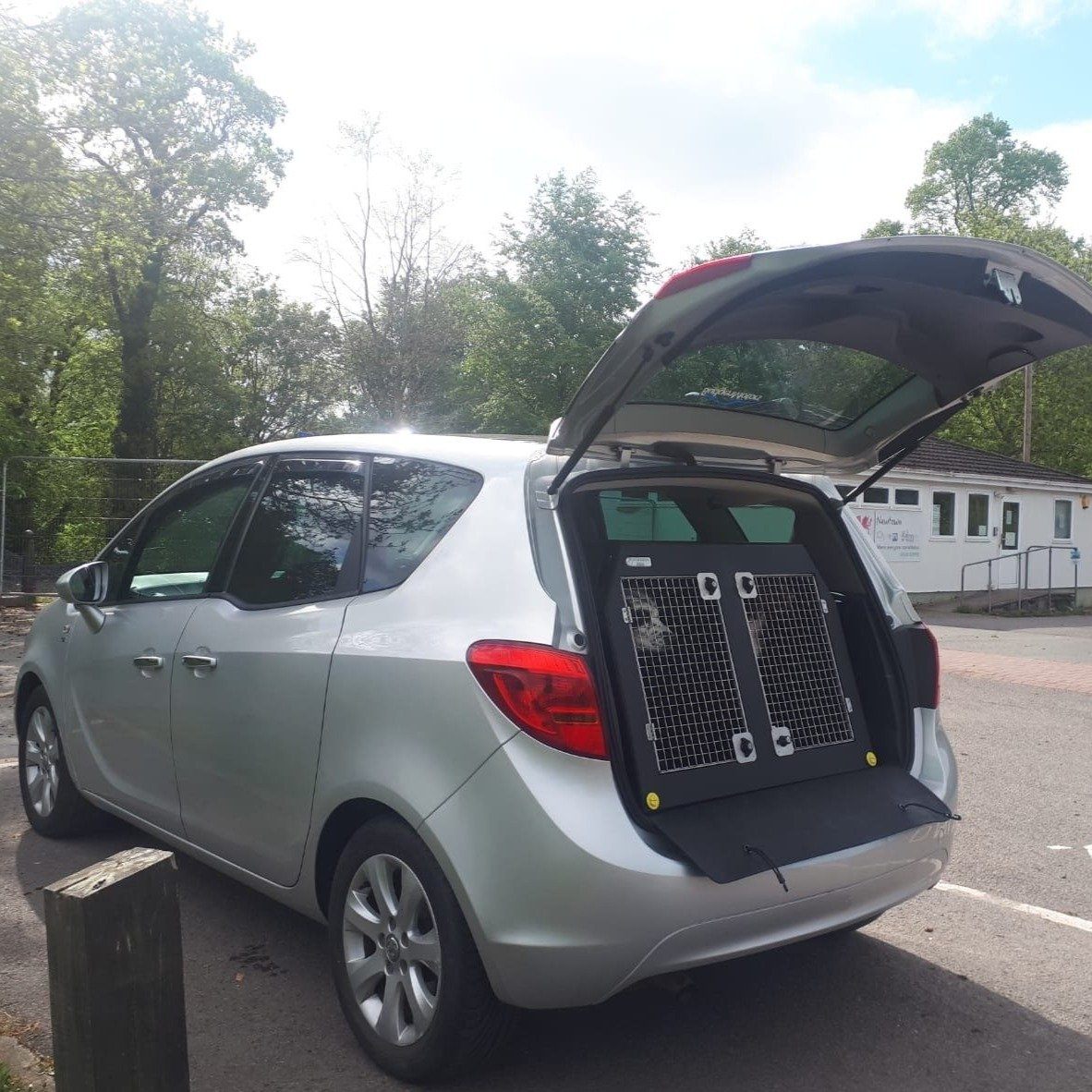 Vauxhall Meriva (2010-2017) Dog Travel Crate For Sale — DT BOXES