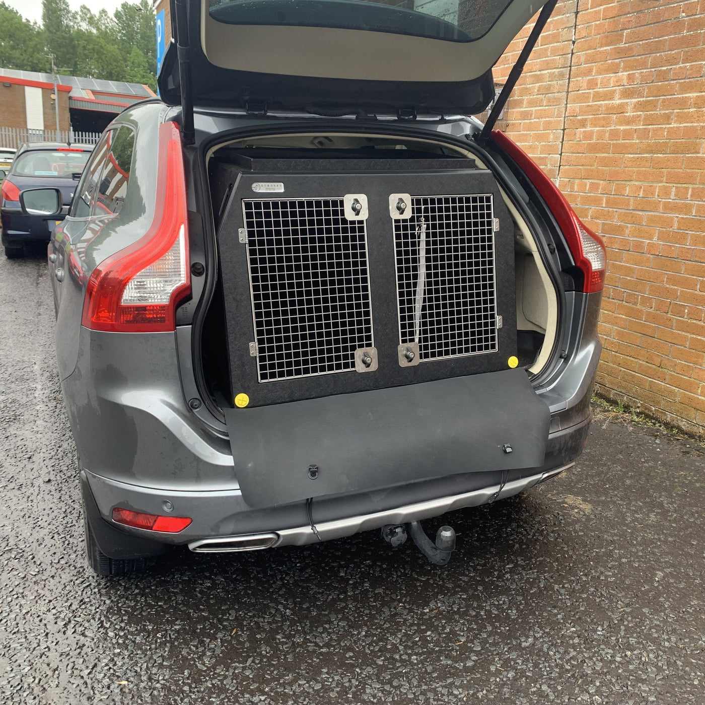 Volvo XC60 Travel Cage For Dogs DT3 — DT BOXES