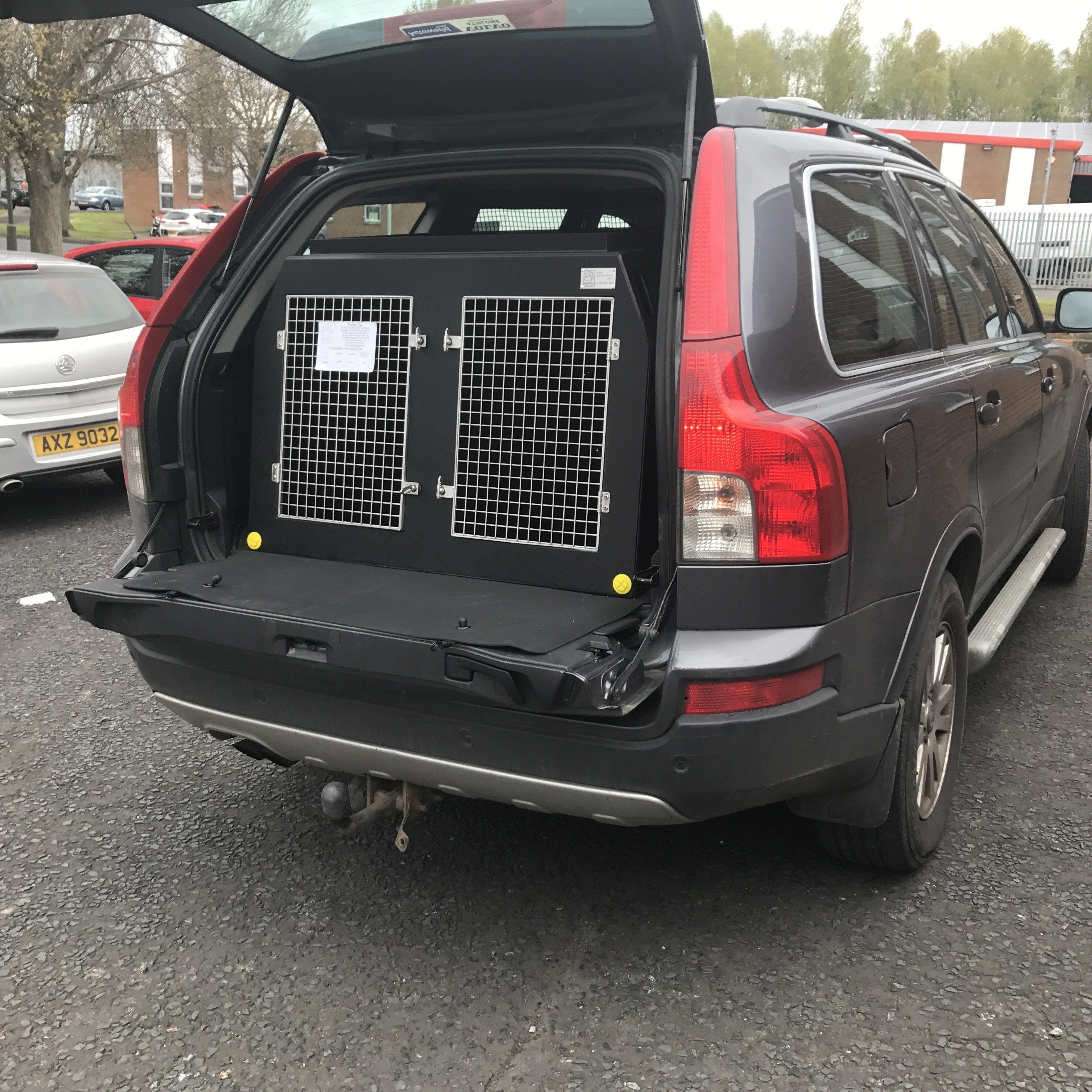 VOLVO 黒 チャイルドペット用ボックス Volvo XC90 Transport Crate For Dogs — DT BOXES